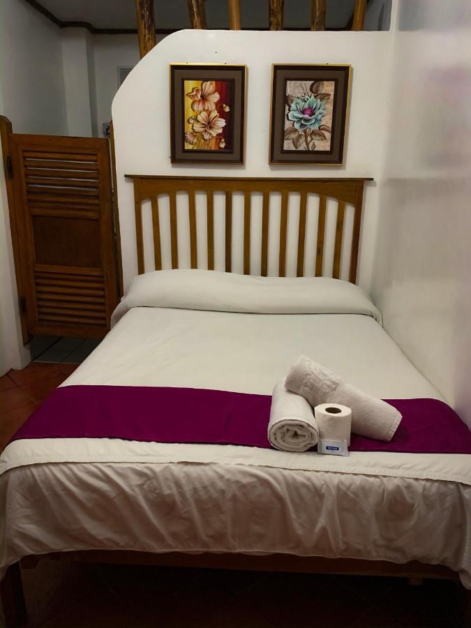 Harleys Hotel Olongapo Bagian luar foto